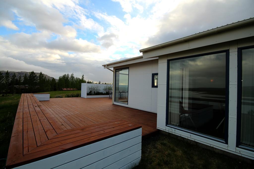 Luxury Villa With River View Laugaras Eksteriør bilde