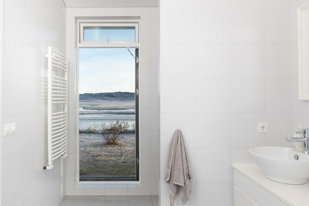 Luxury Villa With River View Laugaras Eksteriør bilde